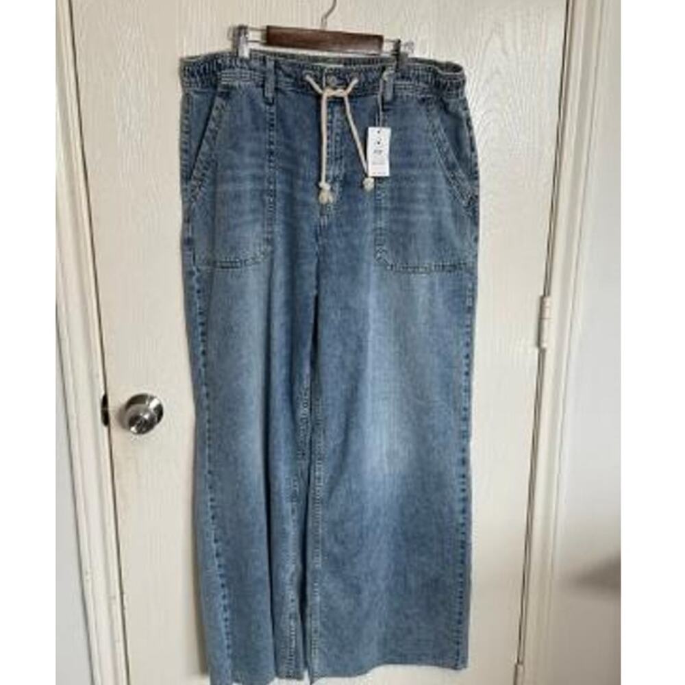 NWT Lucky Brand Patch Pocket Wide Leg Pull On Jeans Drawstring Light Wash -L - Picture 3 of 7